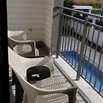 Premium With Modern And Comfortable Pool Lejlighed